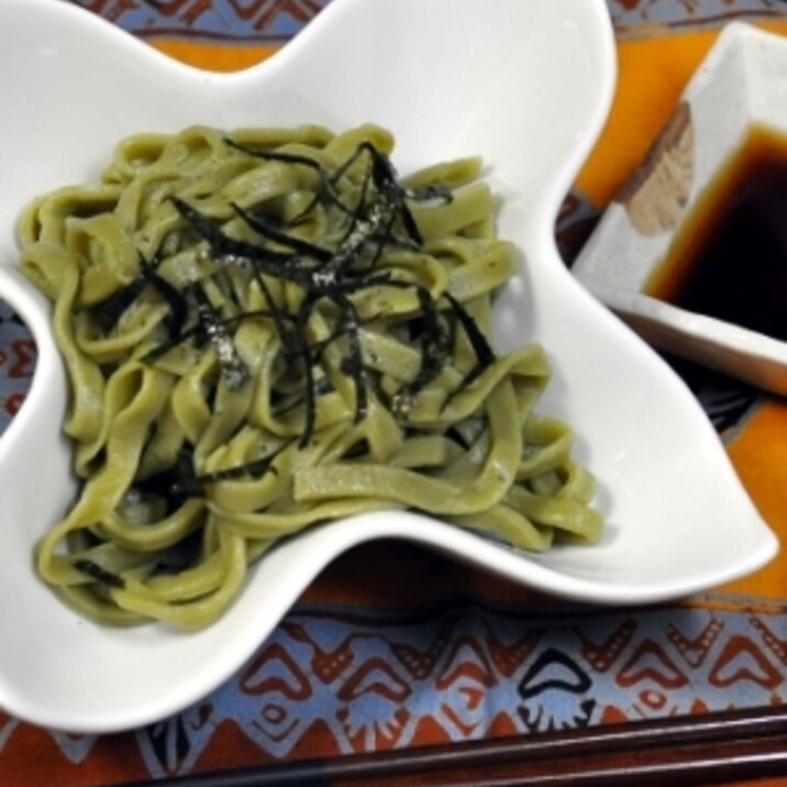 青汁で茶そば風グリーン麺